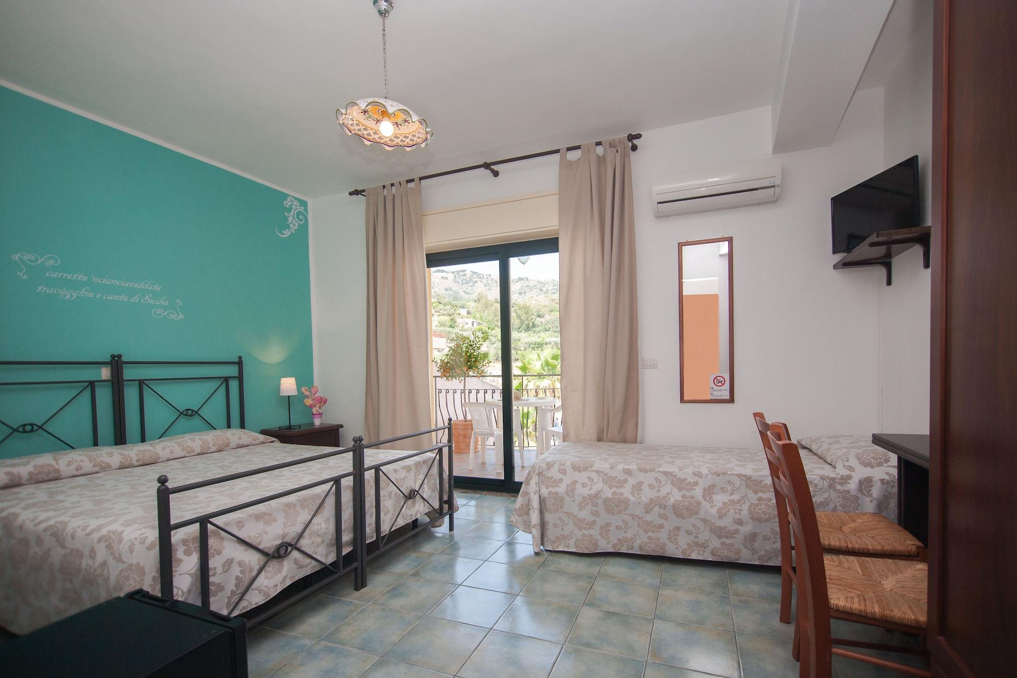 Hotel Donna Rosa Сант-Алессио-Сикуло Экстерьер фото