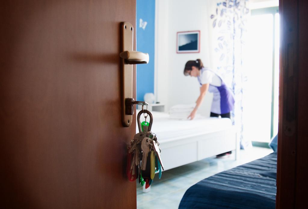 Hotel Donna Rosa Сант-Алессио-Сикуло Экстерьер фото