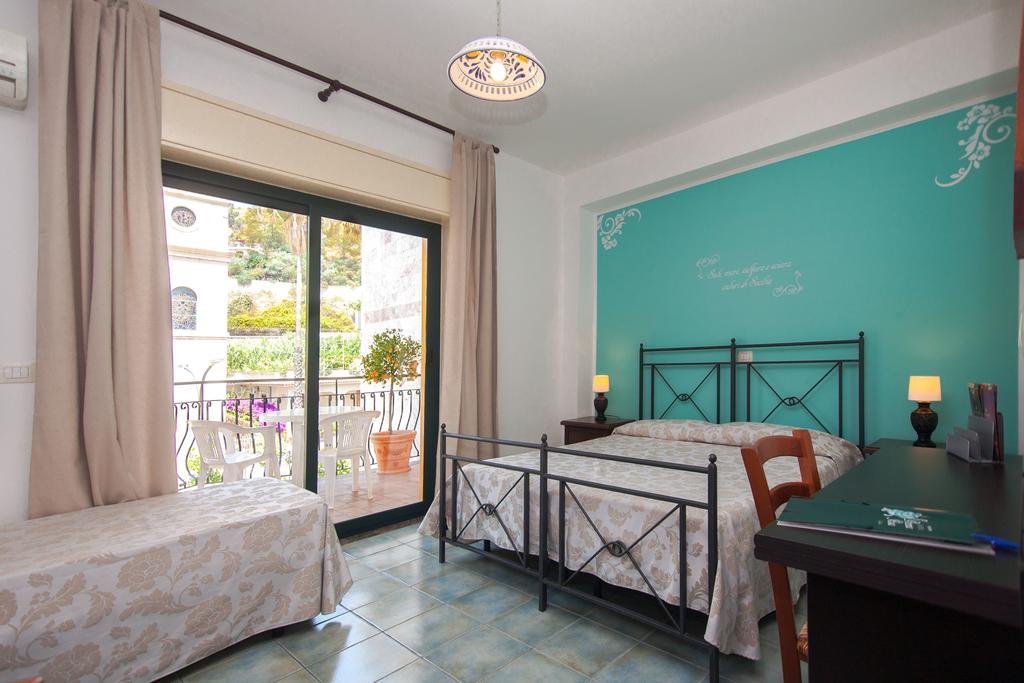 Hotel Donna Rosa Сант-Алессио-Сикуло Номер фото