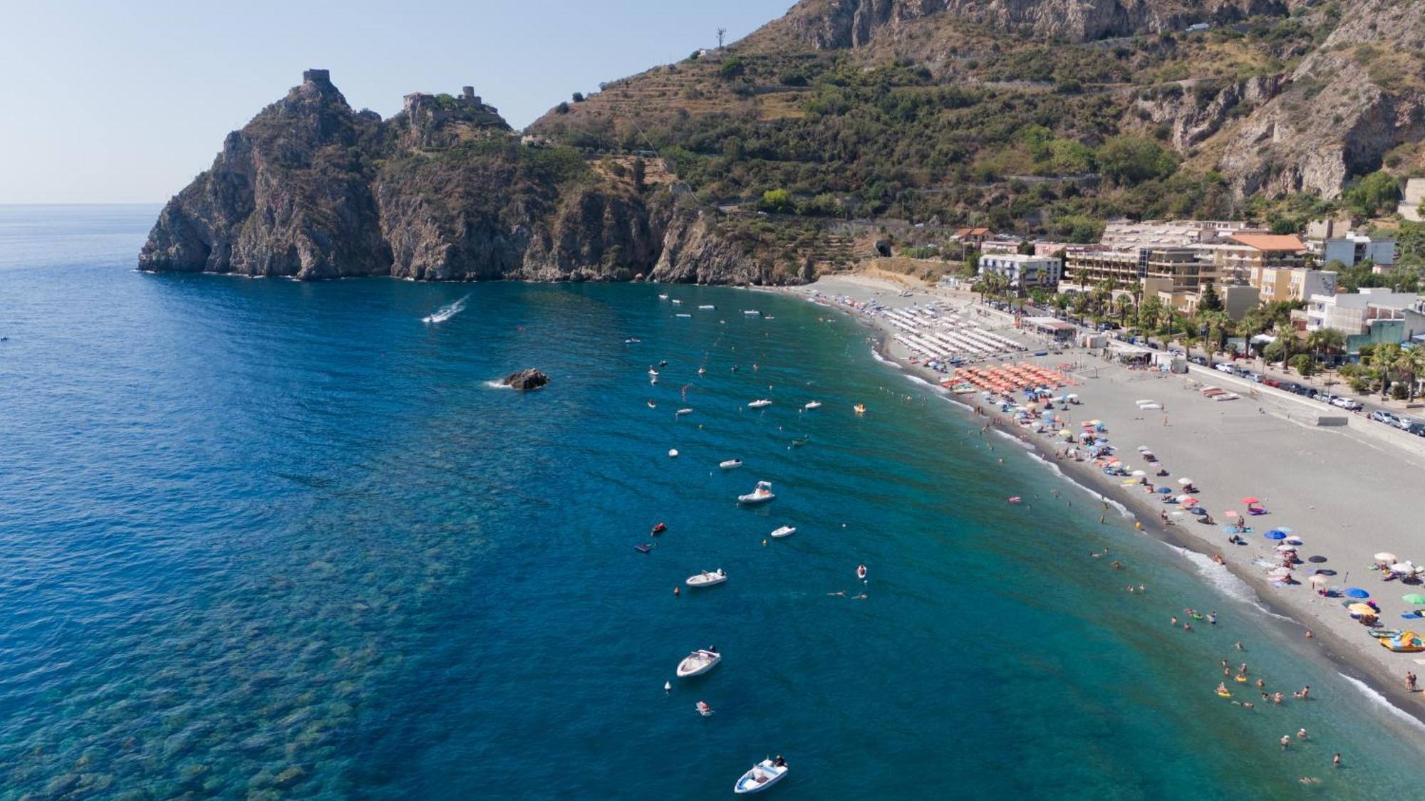 Hotel Donna Rosa Сант-Алессио-Сикуло Экстерьер фото