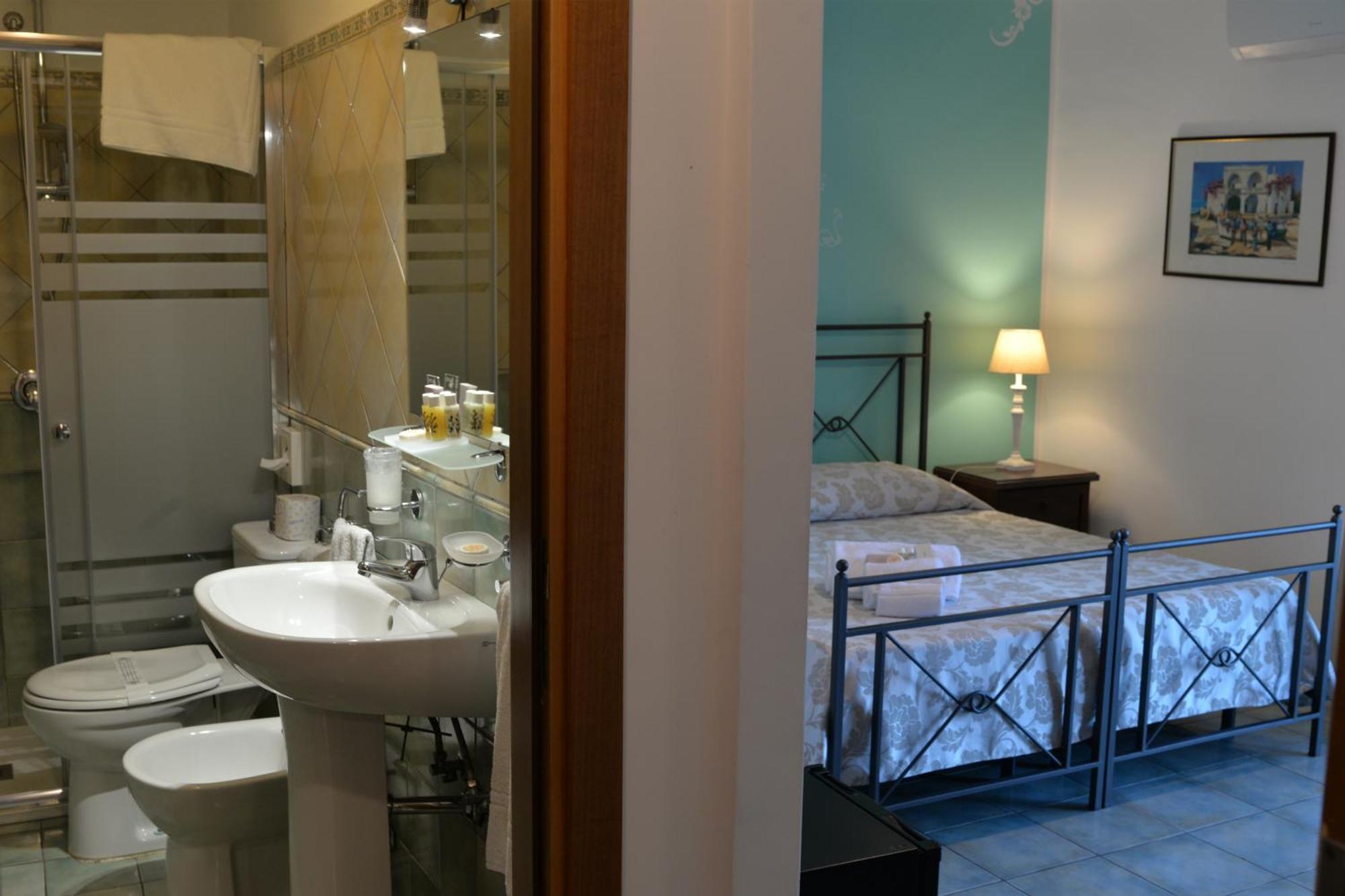 Hotel Donna Rosa Сант-Алессио-Сикуло Экстерьер фото