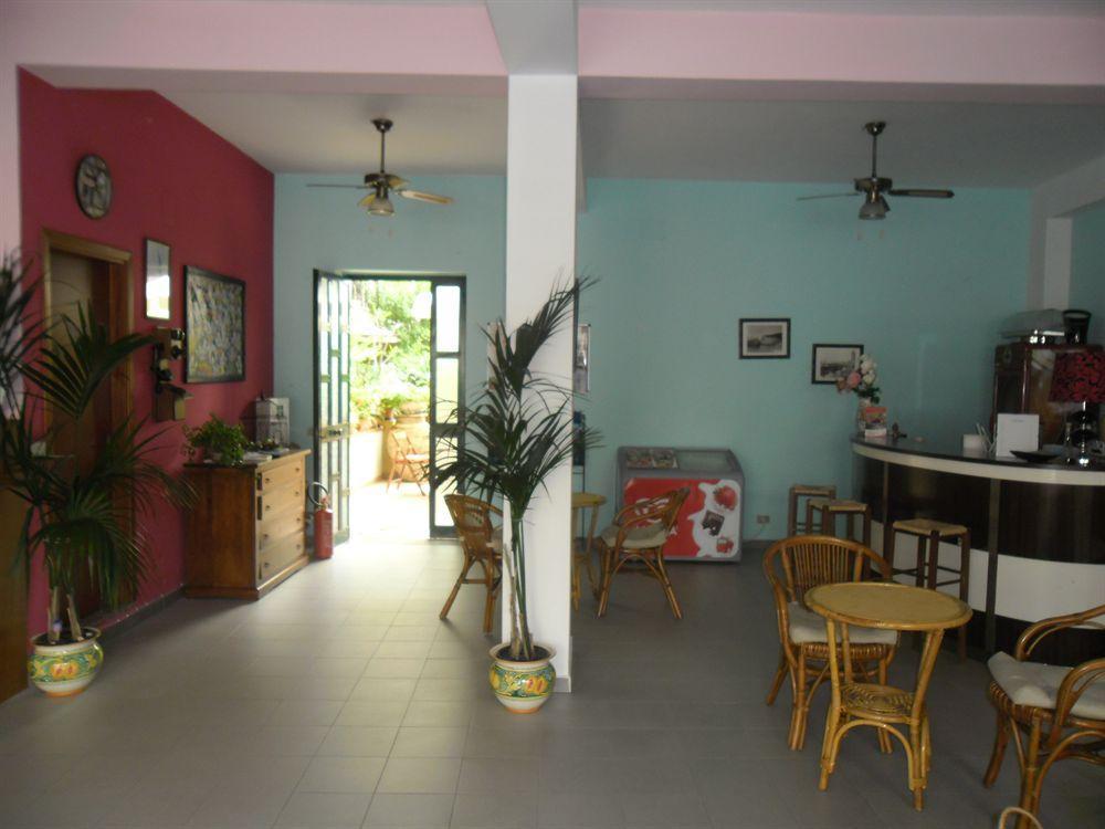 Hotel Donna Rosa Сант-Алессио-Сикуло Экстерьер фото