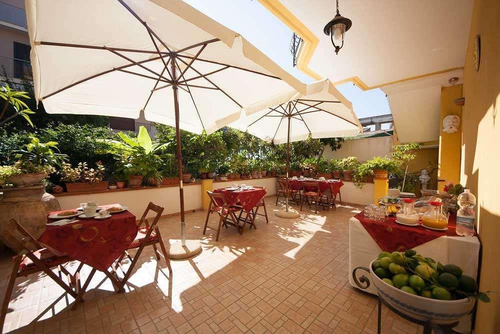 Hotel Donna Rosa Сант-Алессио-Сикуло Экстерьер фото