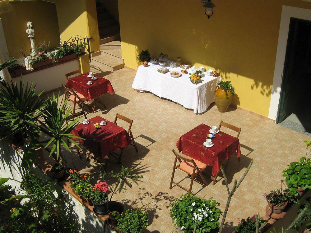 Hotel Donna Rosa Сант-Алессио-Сикуло Экстерьер фото