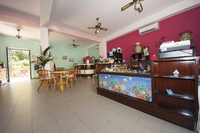 Hotel Donna Rosa Сант-Алессио-Сикуло Экстерьер фото
